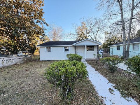 Photo of 1308 E Roosevelt Avenue, Albany, GA 31705 (MLS # 167269)