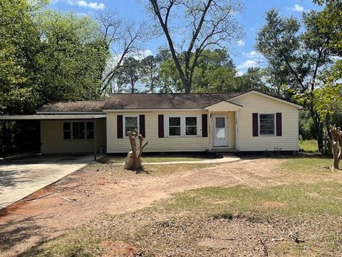 Photo of 1702 W Highland Ave, Albany, GA 31707 (MLS # 168855)