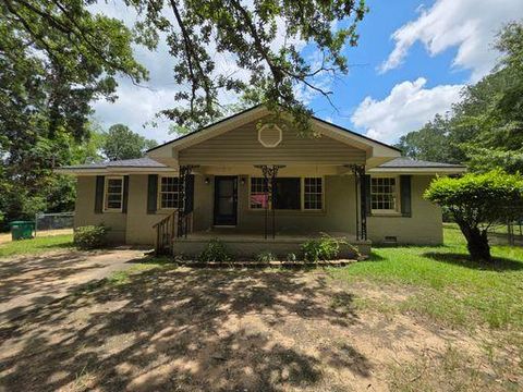 Photo of 1704 Cleveland Street, Albany, GA 31701 (MLS # 167573)