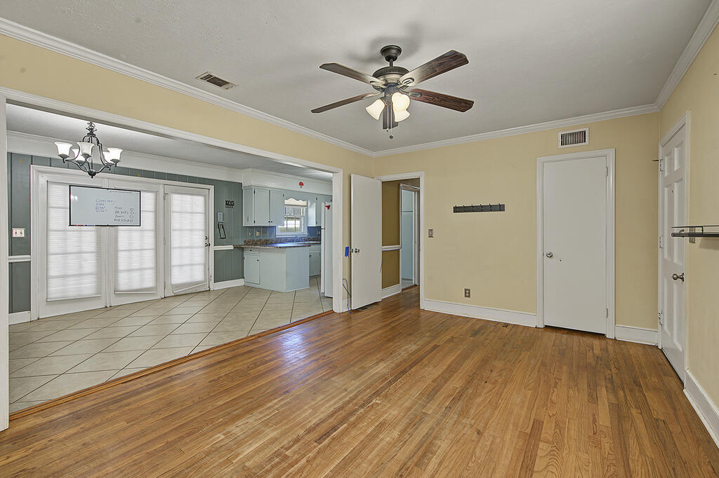 2424 Whispering Pines Cir