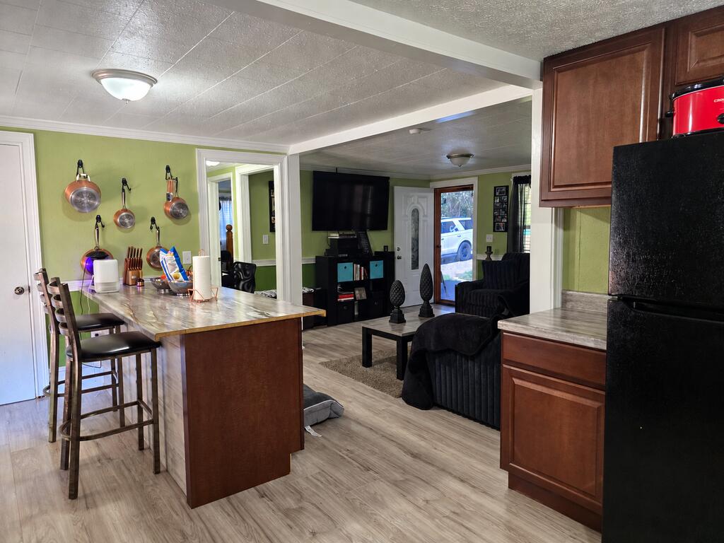 220 W Lester Road