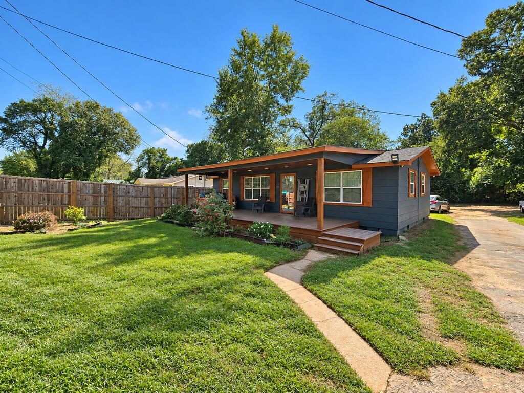 220 W Lester Road