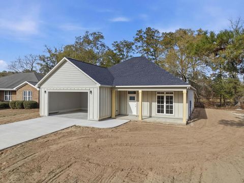 Photo of 211 Saxton Place, Leesburg, GA 31763 (MLS # 167046)