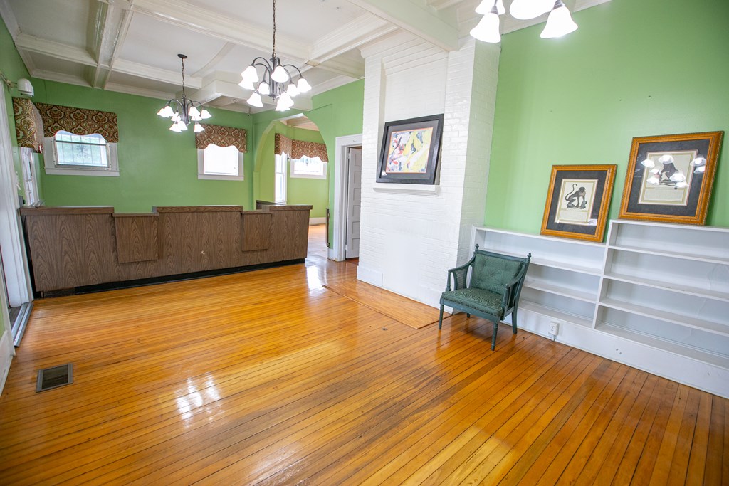 526 W Oglethorpe Blvd