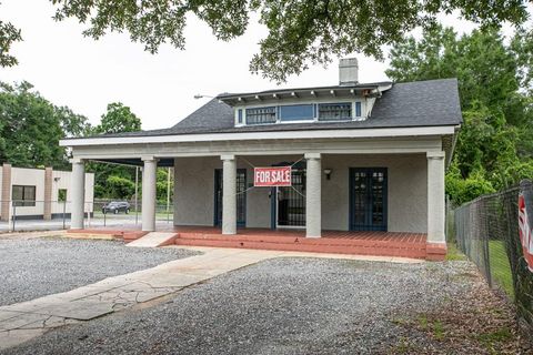 Photo of 526 W Oglethorpe Blvd, Albany, GA 31707 (MLS # 169247)
