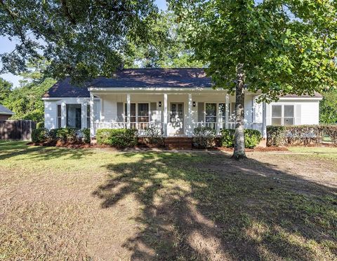 Photo of 1729 Dorchester Drive, Albany, GA 31721 (MLS # 165517)