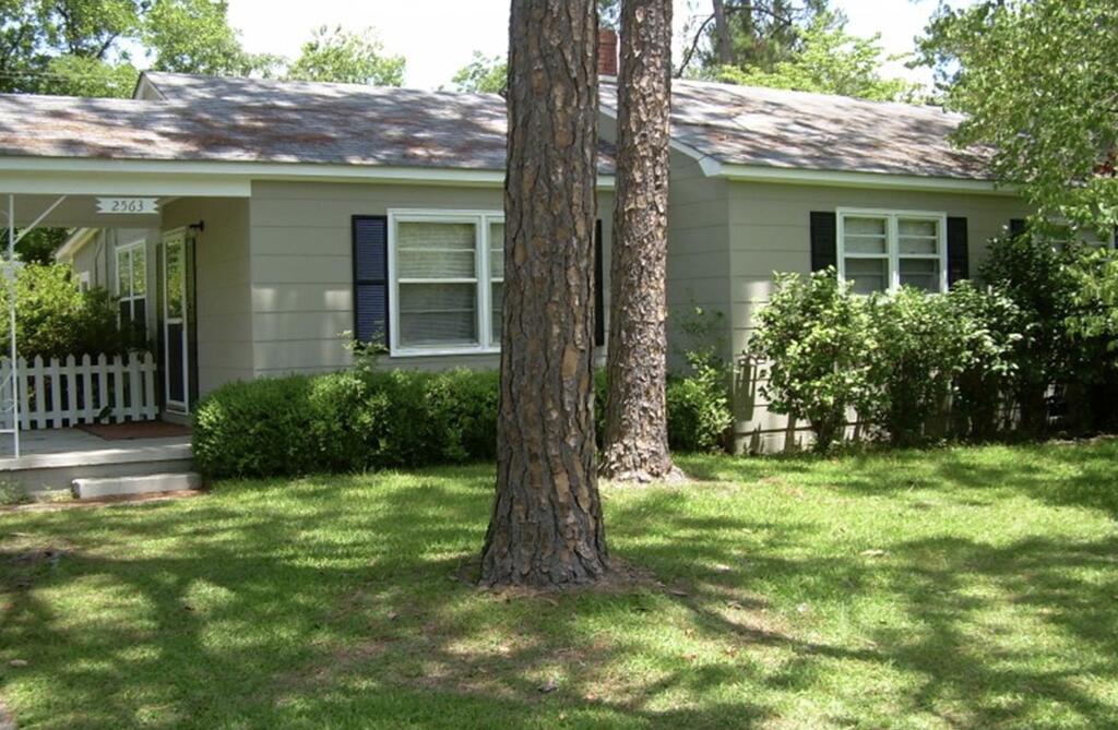 2563 Crescent Drive