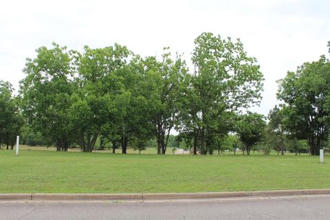 Photo of 202 Stonegate Drive, Albany, GA 31721 (MLS # 165420)