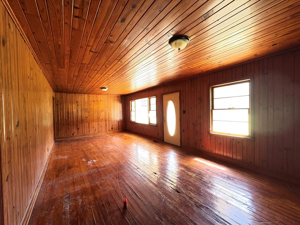 1364 Evergreen Road