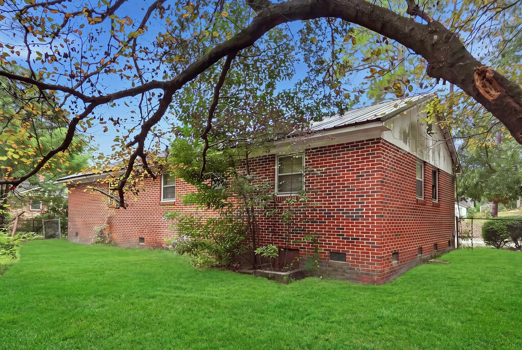 1210 Gordon Avenue W