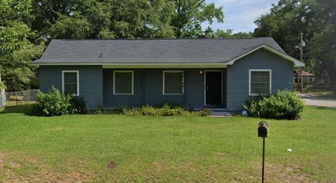Photo of 1401 Whitney Avenue, Albany, GA 31707 (MLS # 161210)