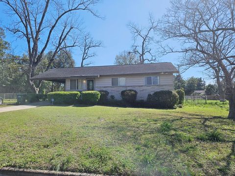 Photo of 1812 W Highland Avenue, Albany, GA 31707 (MLS # 168747)