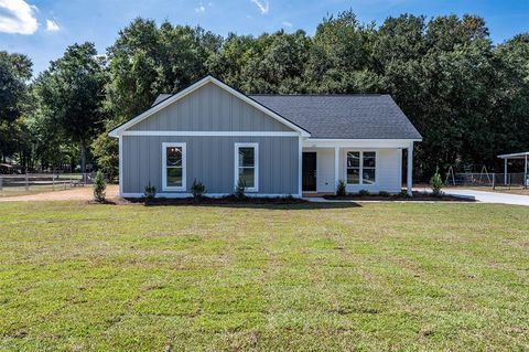 Photo of 121 Melrose Way, Leesburg, GA 31763 (MLS # 166788)