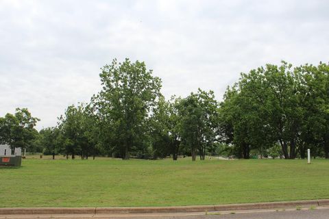 Photo of 200 Stonegate Drive, Albany, GA 31721 (MLS # 165419)