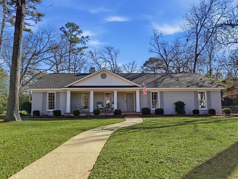 Photo of 2304 Doublegate Drive E Dr, Albany, GA 31721 (MLS # 167435)