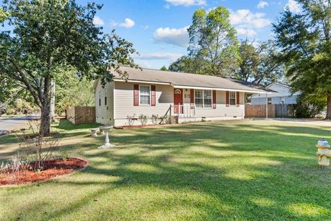 Photo of 1307 Gary Avenue, Albany, GA 31707 (MLS # 166900)