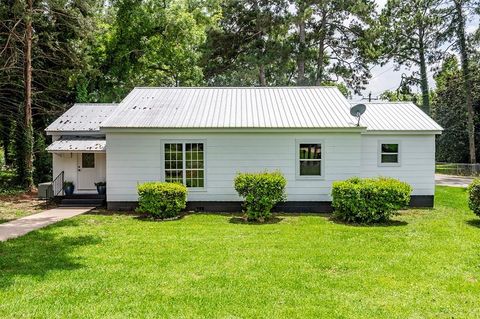 Photo of 707 Johnson Street SE St, Dawson, GA 39842 (MLS # 165161)