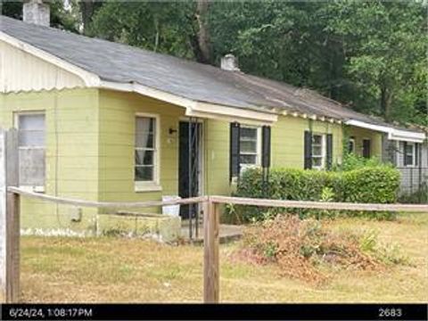 Photo of 1108 Gordon Ave, Ave, Albany, GA 31707 (MLS # 167021)