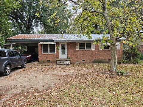 Photo of 1408 W Gordon Avenue, Albany, GA 31707 (MLS # 167053)