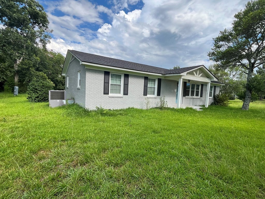 1689 Evergreen Road