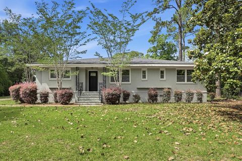 Photo of 1009 Summit Drive, Albany, GA 31707 (MLS # 169191)