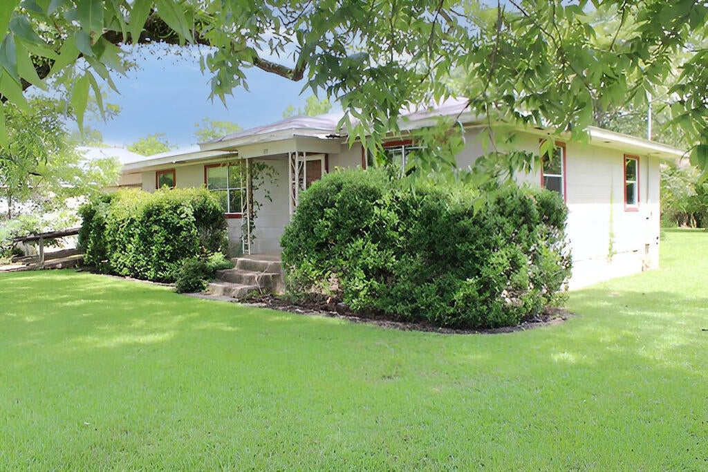 111 Magnolia Street S