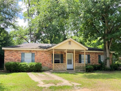 Photo of 109 Morningside Drive, Albany, GA 31705 (MLS # 167159)