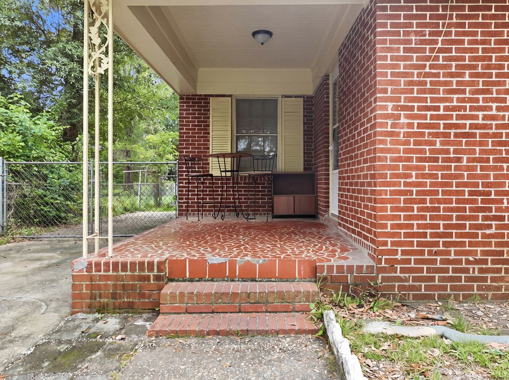 808 Mercer Avenue W