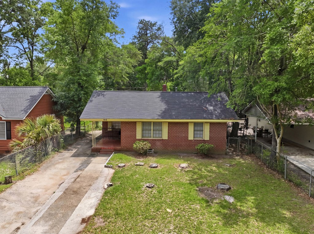 808 Mercer Avenue W