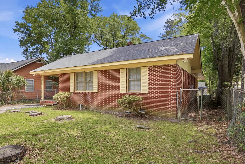 808 Mercer Avenue W