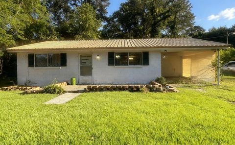 Photo of 1510 Broach Avenue, Albany, GA 31705 (MLS # 168954)