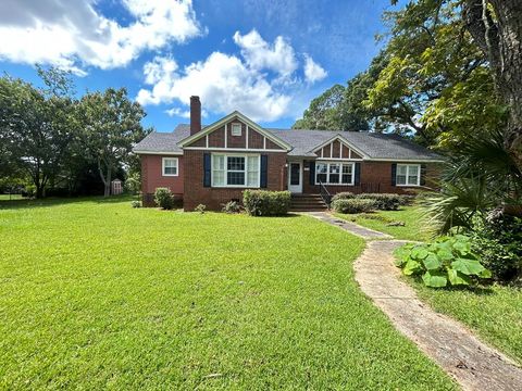 Photo of 1130 Benjamin Ave, Albany, GA 31701 (MLS # 166649)
