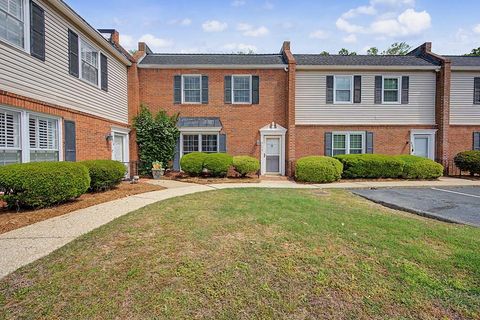 Photo of 454 Kingswood Court, Albany, GA 31707 (MLS # 168841)