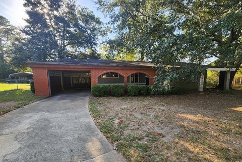Photo of 1618 Beverly Ave, Albany, GA 31705 (MLS # 166764)