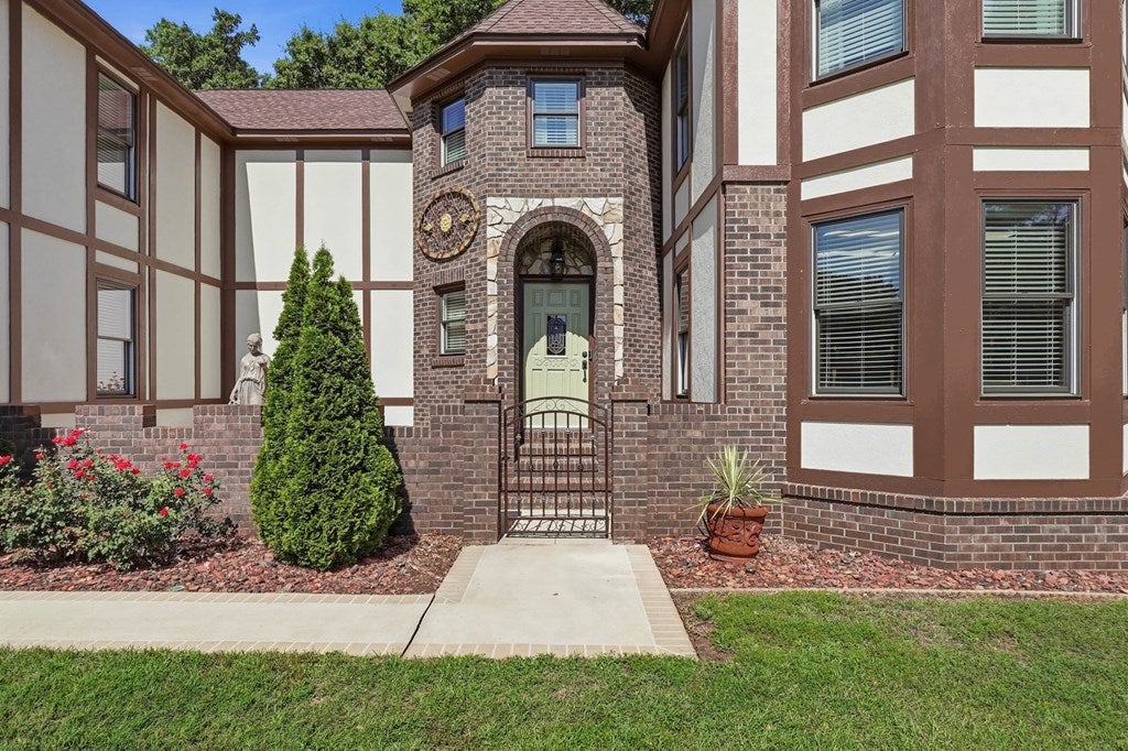 2511 Fox Ridge Dr