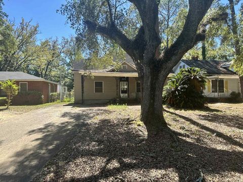 Photo of 526 W Mercer Avenue, Albany, GA 31701 (MLS # 166885)