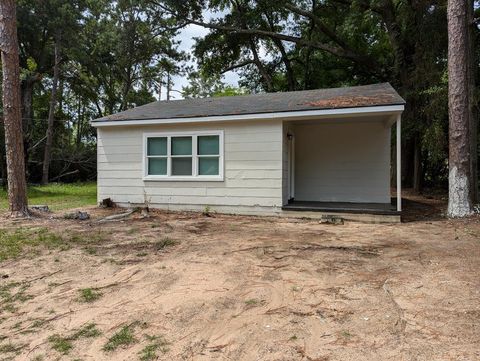 Photo of 910 B Highland Avenue, Albany, GA 31701 (MLS # 167072)