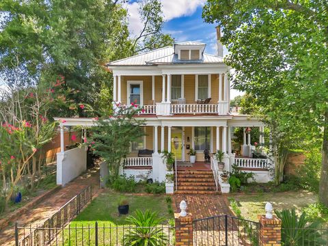 Photo of 804 N Jefferson St, Albany, GA 31701 (MLS # 167100)