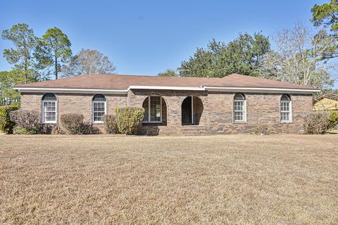 Photo of 1237 SW Firestone Drive, Albany, GA 31707 (MLS # 167273)