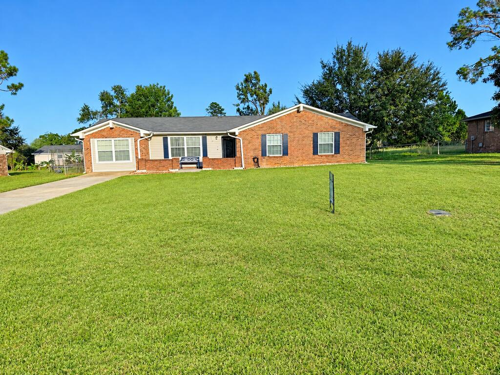 410 NW Pine Glen Dr