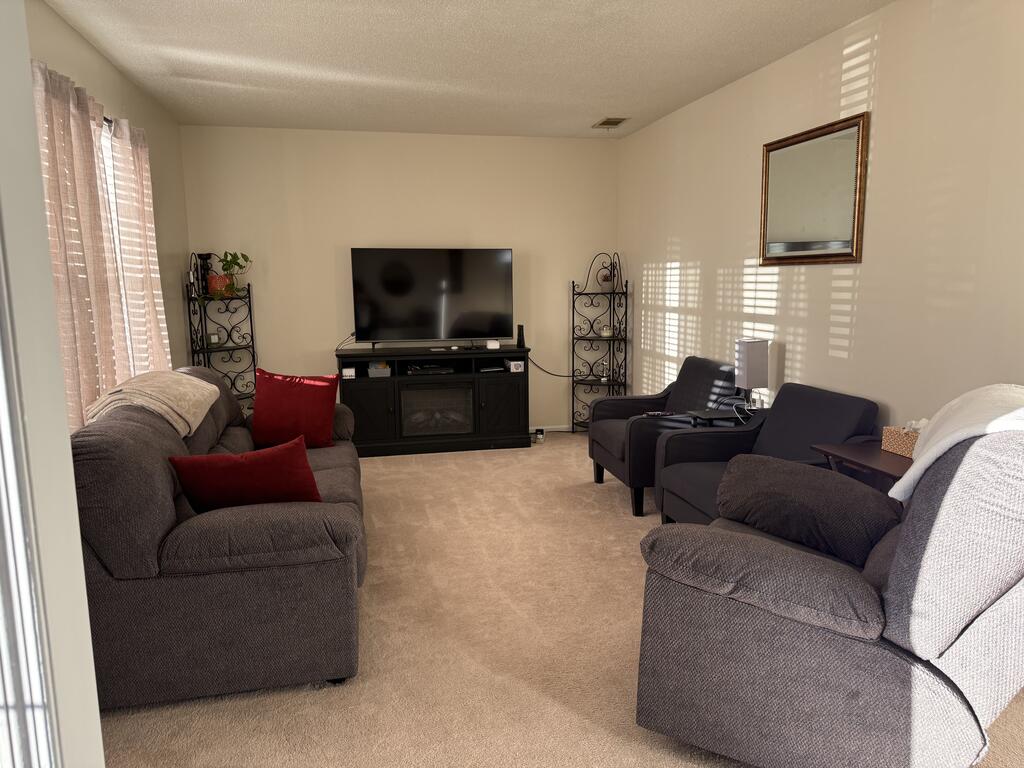 410 NW Pine Glen Dr