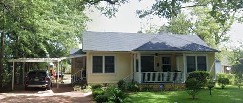 Photo of 1417 W Highland Avenue, Albany, GA 31707 (MLS # 161221)