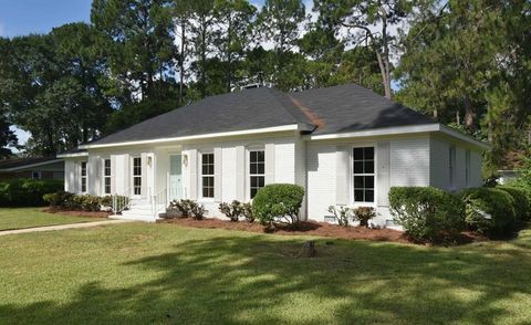 Photo of 607 Summit Drive, Albany, GA 31707 (MLS # 165322)