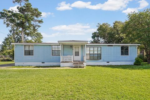 Photo of 611 Heartwood Lane, Albany, GA 31705 (MLS # 169331)