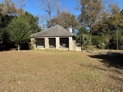 Photo of 1521 E Broad Ave, Albany, GA 31705 (MLS # 167120)
