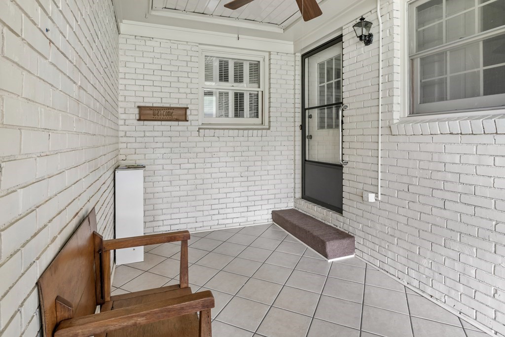 2304-B Tuxedo Lane