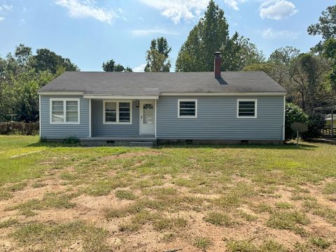 Photo of 1906 W Whitney Ave, Albany, GA 31707 (MLS # 164424)