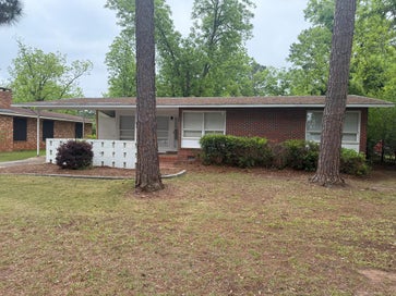 2312 Whispering Pines Rd Albany GA 31707