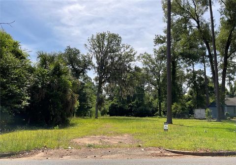 Photo of 1234 N Hilltop Drive, Albany, GA 31707 (MLS # 165066)