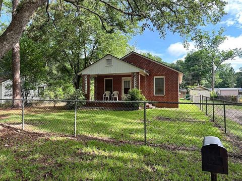 Photo of 1413 Avalon Ave, Albany, GA 31705 (MLS # 166919)